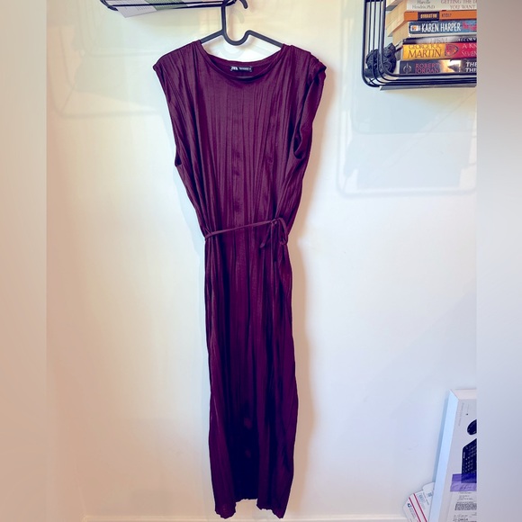 ZARA Burgundy Wine Sleeveless Long Wrinkled Look Padded Shoulder Dress Sz S - Picture 2 of 3